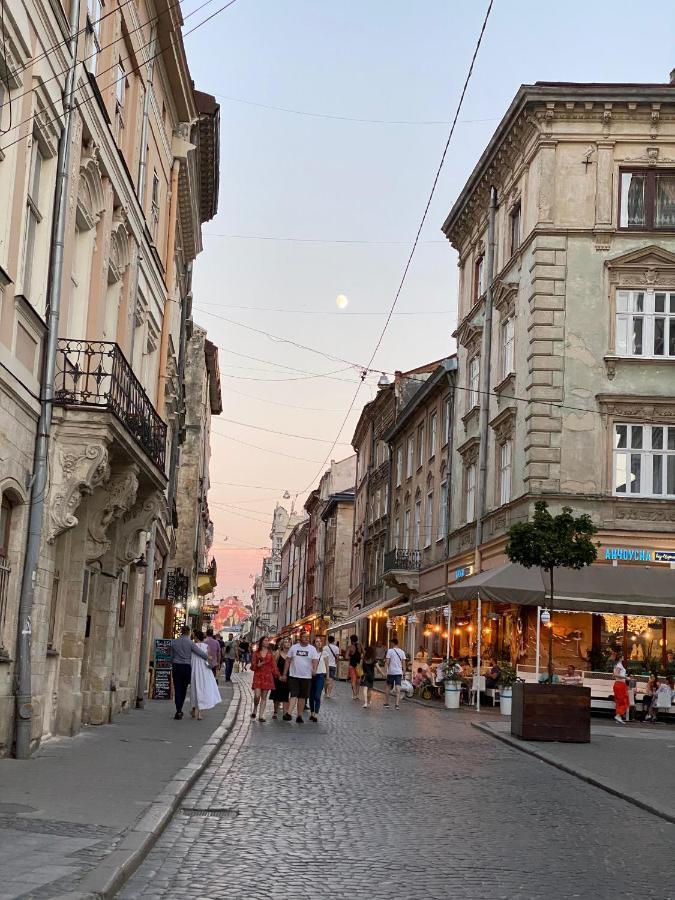 В Центрі Біля Ратуші Вулиця Площа Ринок 11 Lviv Luaran gambar